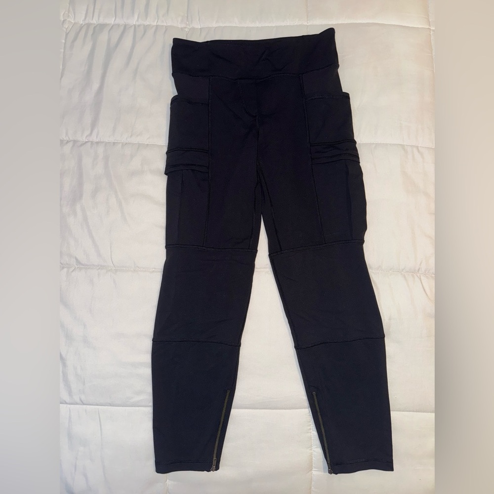 Lululemon Om & Roam Untight Tight
Black luon loose fit cargo pocket pants - Picture 14 of 16